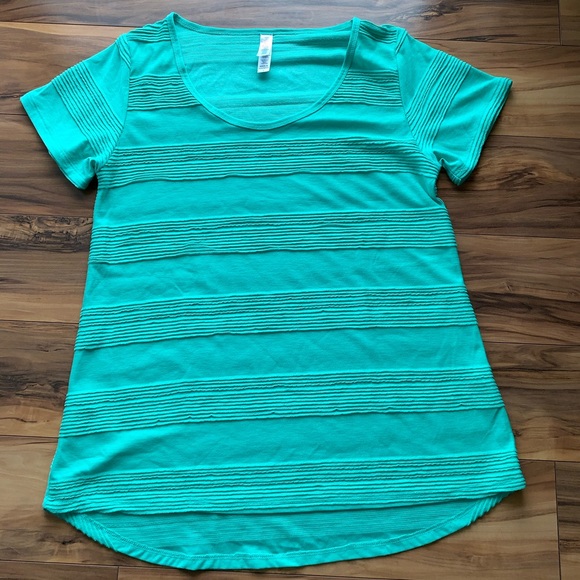LuLaRoe Tops - 🔥 Lularoe Classic  tee s